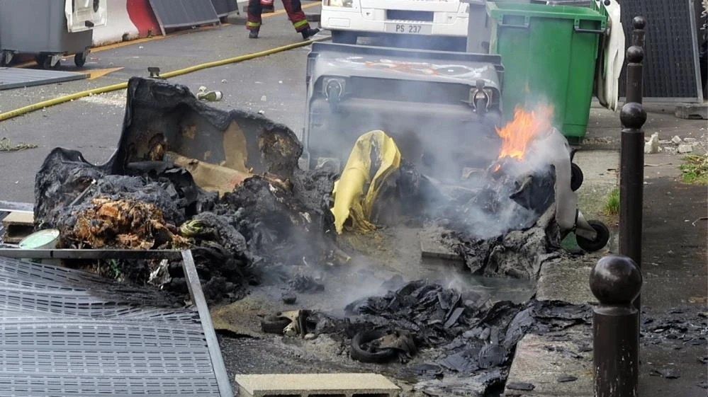 Macron'un aşı kararı Fransa'da kaos çıkardı